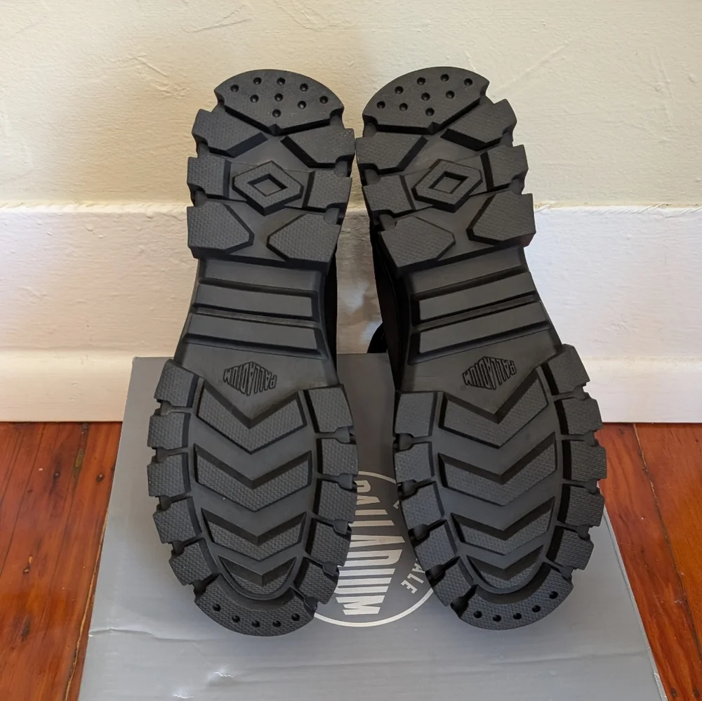 BNIB Palladium Revolt Hi TX Black Boots - Women's Size 7 - Picture 6 of 9